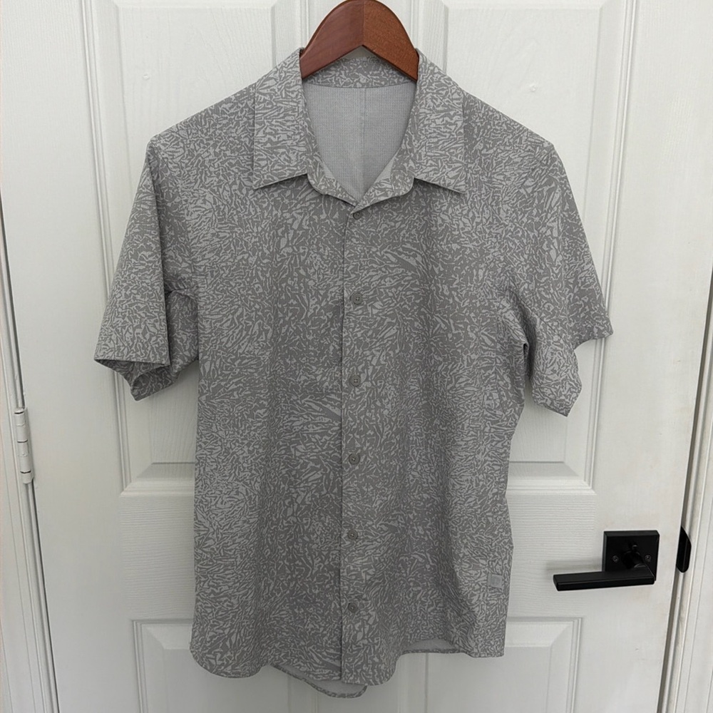 Lululemon Athletica men’s shirt size M